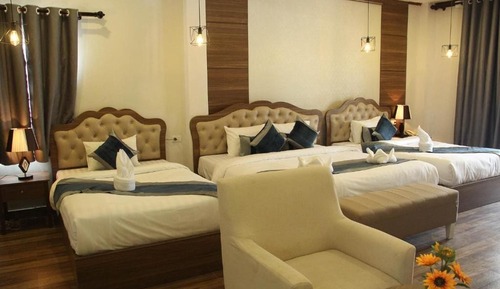 Deluxe Family Room