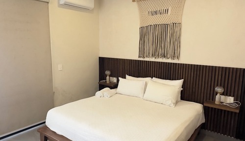 Apartamento económico, 1 cama de matrimonio grande con sofá cama