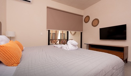 Apartamento económico, 1 cama de matrimonio grande con sofá cama