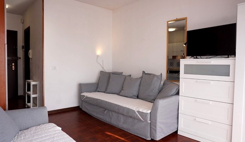 Estudio, varias habitaciones, balcón