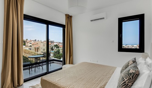 Apartamento, 2 habitaciones, balcón, vistas a la ciudad