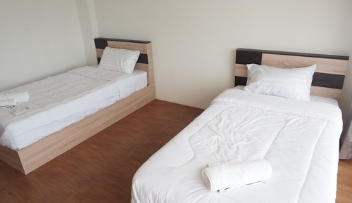 Habitación básica con 1 cama doble o 2 individuales, 2 camas individuales, baño privado