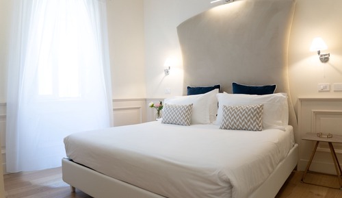 Suite superior, vistas al patio (Le Mura)