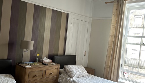 Habitación básica con 1 cama doble o 2 individuales