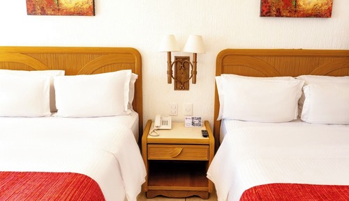 Habitación estándar, 2 camas dobles, balcón