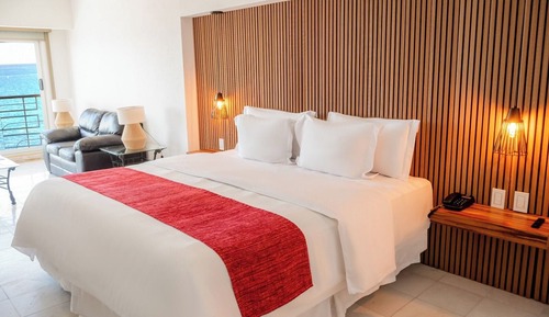 Habitación presidencial, varias camas, balcón, vistas al mar