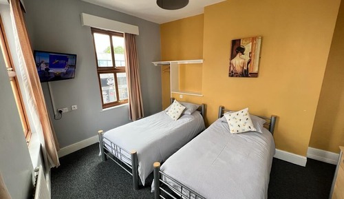 Habitación clásica con 2 camas individuales