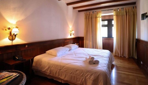 Habitación estándar con 1 cama doble o 2 individuales