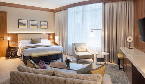 Estudio superior, 1 cama de matrimonio grande, vistas a la ciudad