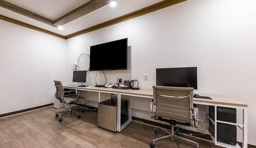 Room (Twin B-Netflix (Double Beds Breakfast)