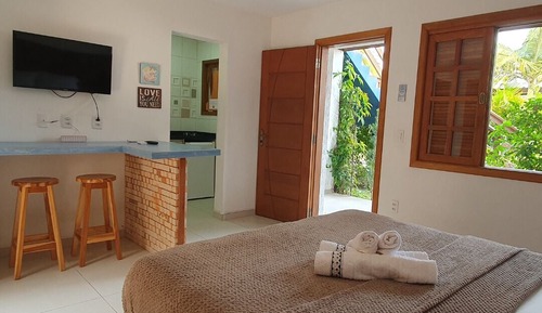 Estudio, cocina, vistas al jardín