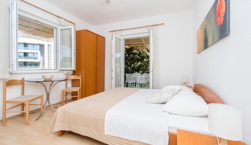 Habitación doble (Double Room with Terrace and Partial )