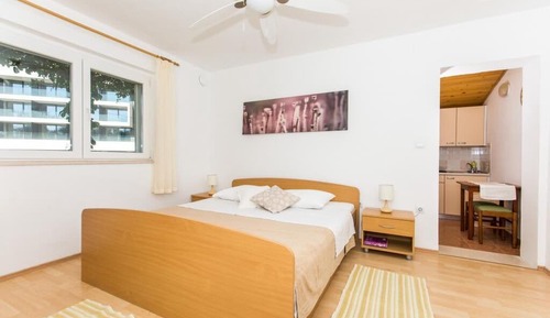 Estudio (Comfort Studio Apartment with Terrace)