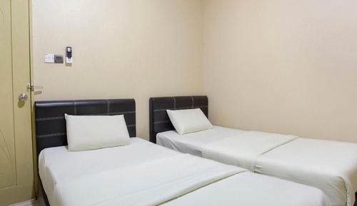 Habitación básica con 2 camas individuales