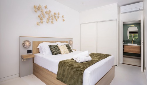 Suite, 1 cama de matrimonio con sofá cama, vistas al jardín, planta baja