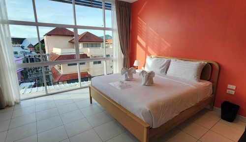 Habitación Deluxe doble, 1 cama de matrimonio grande, vistas a la ciudad