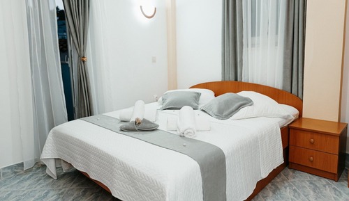 Apartamento (One Bedroom Apartment with Balcony an)