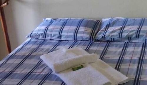 Habitación básica con 2 camas individuales
