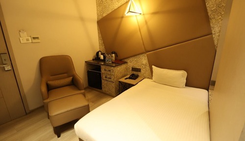 Habitación estándar, 1 cama de matrimonio grande, fumadores, vistas a la ciudad