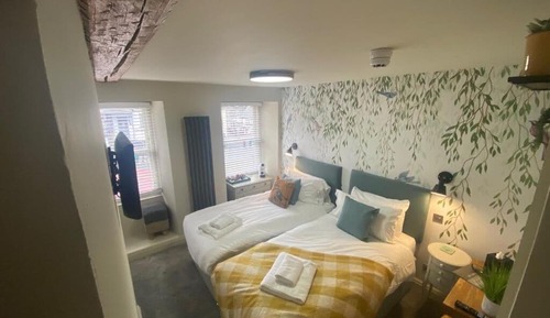 Habitación básica con 1 cama doble o 2 individuales