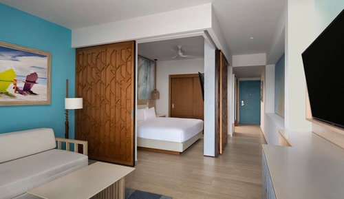 Junior Suite King with Sofa Bed