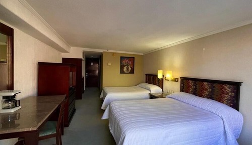 Habitación básica con 2 camas individuales