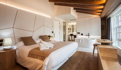Habitación Deluxe doble, 1 cama de matrimonio grande, vistas a la ciudad