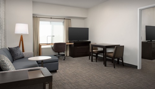 Suite, 1 habitación (Mobility/Hearing Access, Roll-In Shwr)