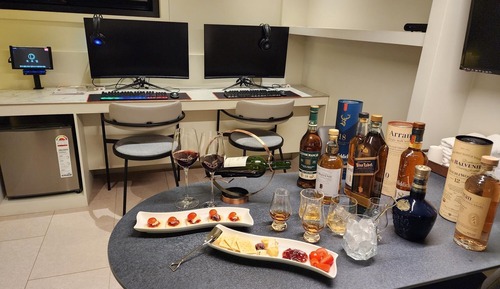 Room (Party suite (3 people couple pc Samsu)