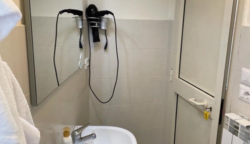 Habitación estándar doble, baño privado, vistas al patio (Verdiana)