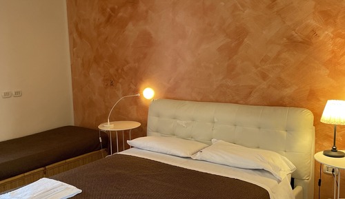 Habitación clásica con 2 camas individuales, baño privado (Rossana)