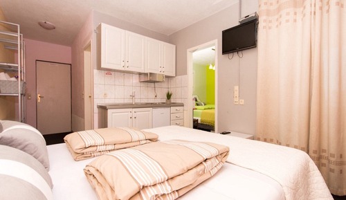 Apartamento (One Bedroom Apartment with Balcony an)