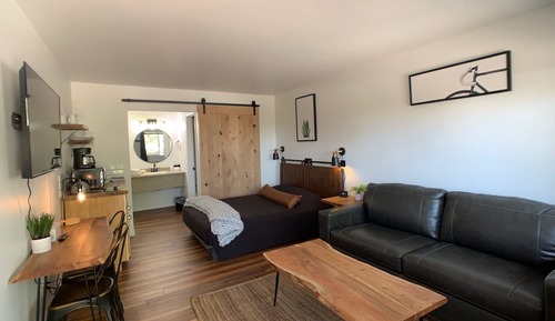 Standard Queen with Kitchenette Upstairs