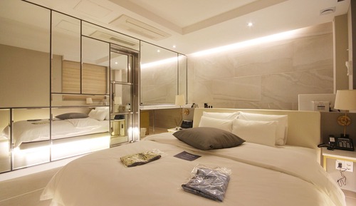 Room (Suite (equipped with stylist ace bed )