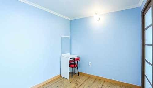 Room (Royal B-201)