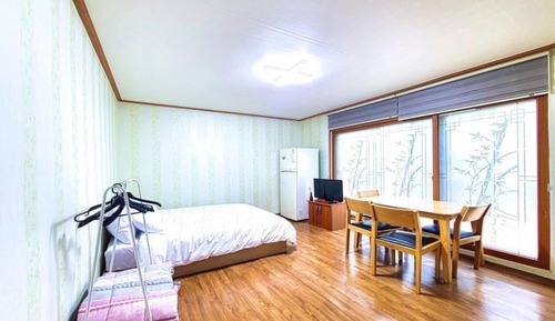 Room (Room 204 (Studio))