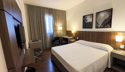 Vivenzo com 1 Cama de Casal com Kit Cortesia