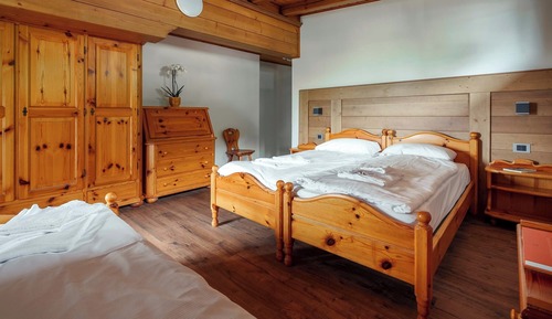 Habitación triple, balcón