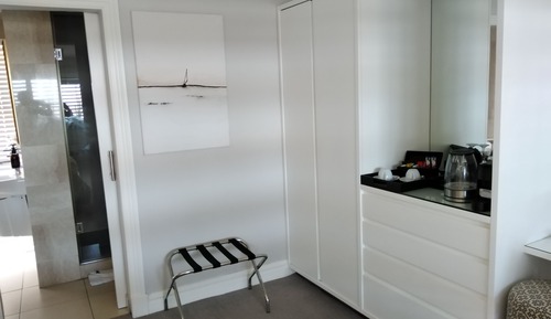 Suite Deluxe, 1 cama de matrimonio grande, vistas a la piscina (Gazania Deluxe Suite)