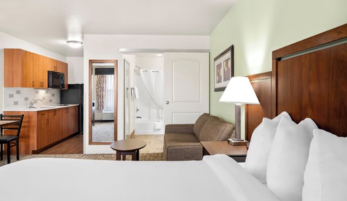 Suite estudio, 1 cama de matrimonio con sofá cama, cocina básica