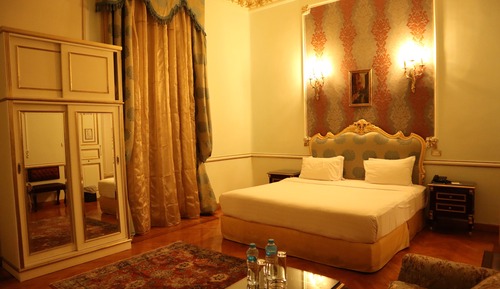 Golden Royal Suite Direct Sea View