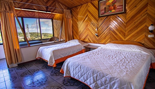Habitación triple superior, vistas a la montaña