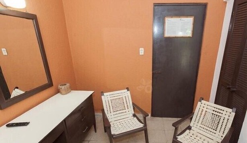 Habitación superior, junto a la piscina