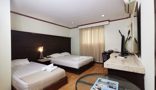 Habitación triple (Poolside)