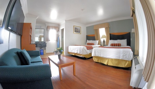 Habitación Deluxe (Two Queen Beds and sofabed)