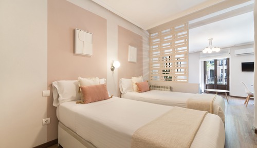 Estudio, balcón (3 people)