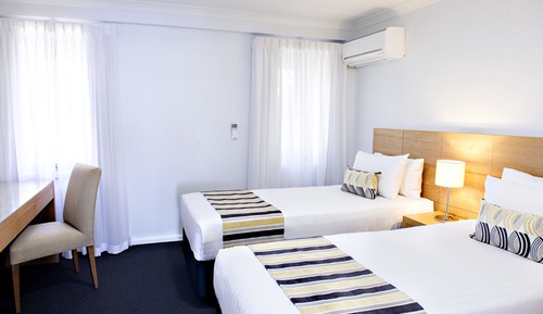 Apartamento, 2 habitaciones, 2 baños, vistas al puerto deportivo