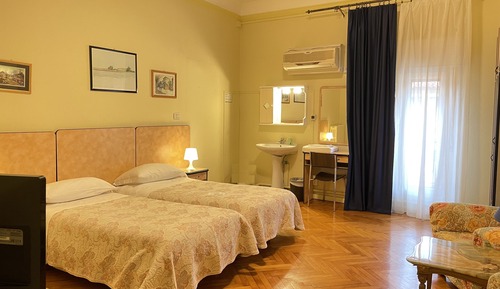 Habitación individual, baño compartido (Not Refundable)