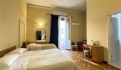Habitación triple, baño privado
