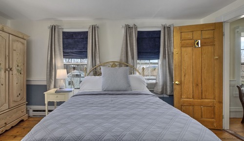 Habitación romántica doble, varias camas, balcón